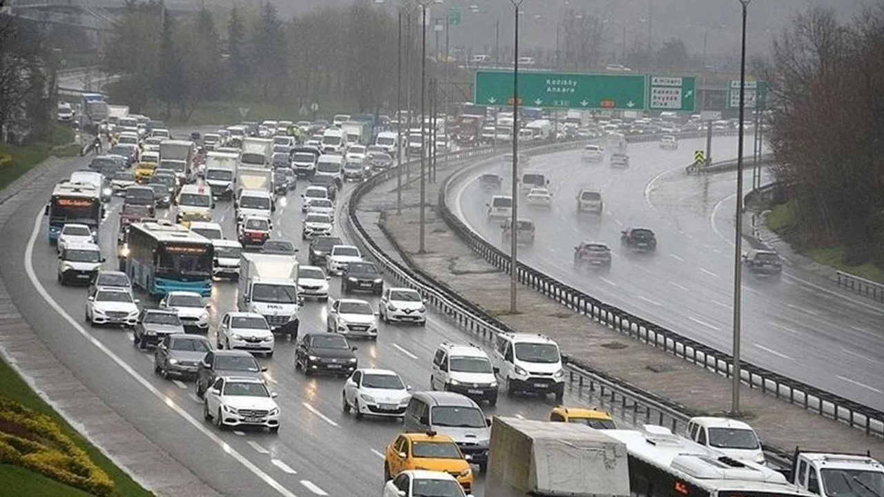 İstanbul, Ankara ve İzmir'de yola çıkanlar dikkat! İşte kara yollarındaki son durum