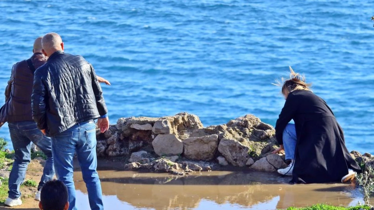 Antalya'da intihar vakası: Bunalıma giren kadın falezlerden atlamaya kalktı!