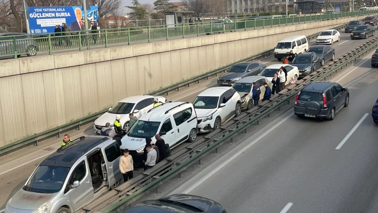 Bursa'da zincirleme kaza: 7 araç karıştı!