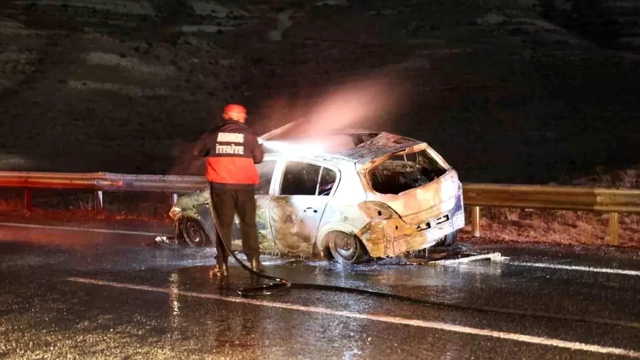 Nevşehir’de feci kaza: Çarpışmanın ardından araçlar alev aldı, 2 yaralı