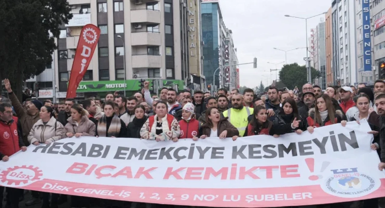 İzmir'de hizmetler aksadı, işçiler hakkını istiyor: Maaş krizi derinleşiyor!