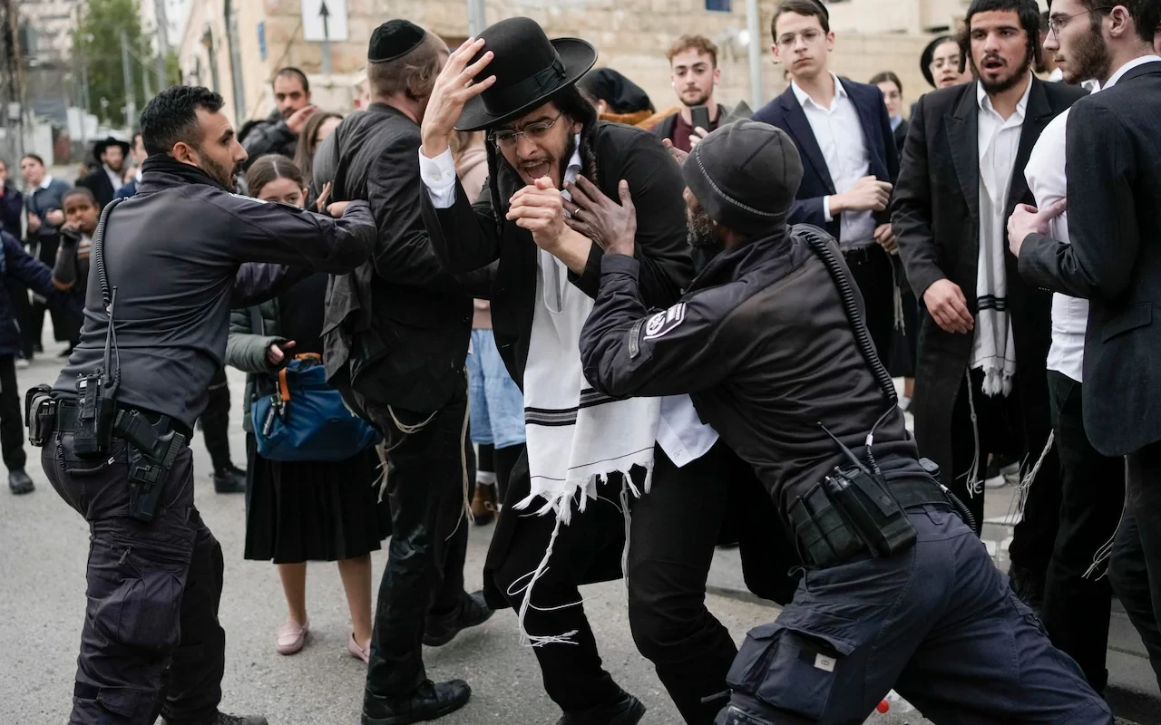 İsrail'de gergin saatler: Ultra Ortodoks Yahudiler zorunlu askerliği protesto etti!