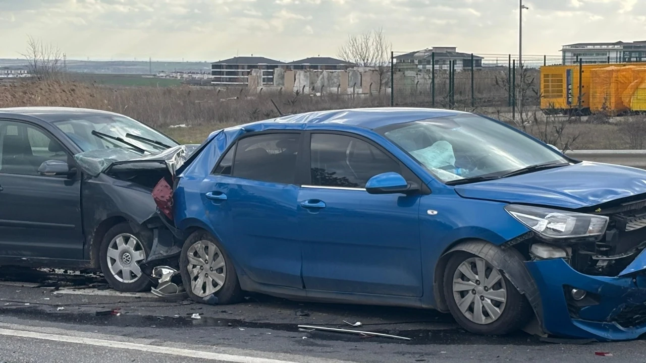 Kırklareli'nde zincirleme kaza: 4 araç birbirine girdi!