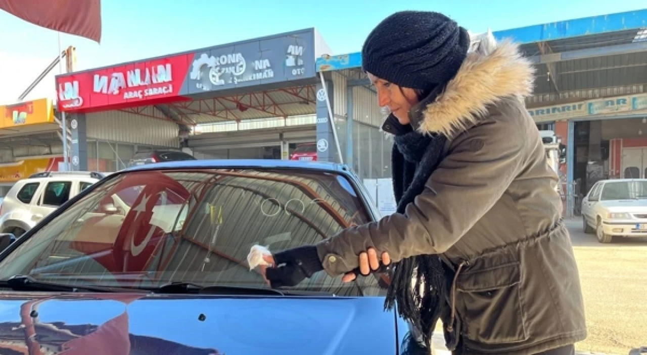 Kuaförlük mesleğini bırakıp oto boyacı oldu: Saçları değil, kaporta boyuyor