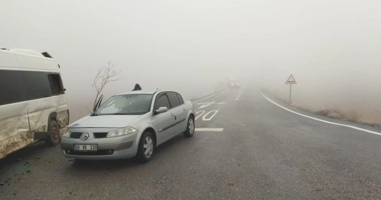 Kayseri'de öğrenci servisi otomobille çarpıştı: Feci kazada çok sayıda yaralı var!