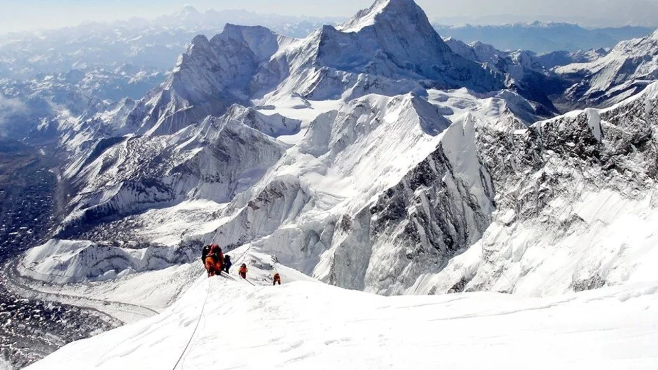 Everest’i geride bırakan devasa yapılar keşfedildi!