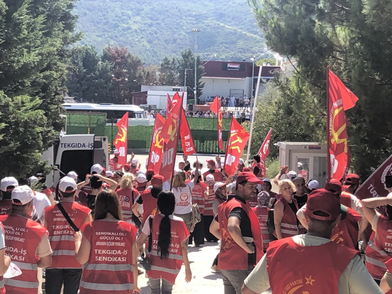 Polonez işçileri haklarını kazandı: Bakanlıkta uzlaşma gerçekleşti