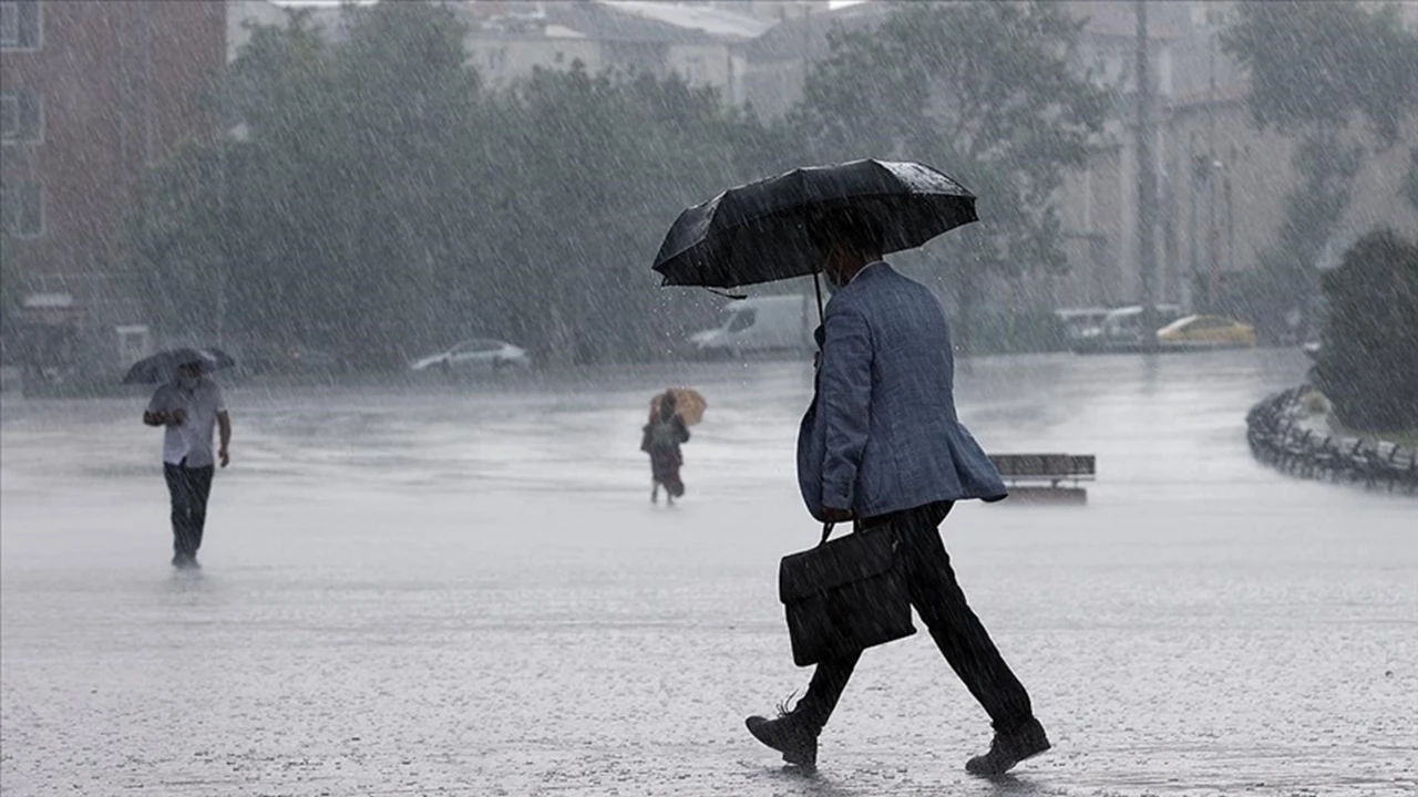 Marmara'da kuvvetli yağış bekleniyor! Hava sıcaklıkları düşüyor!