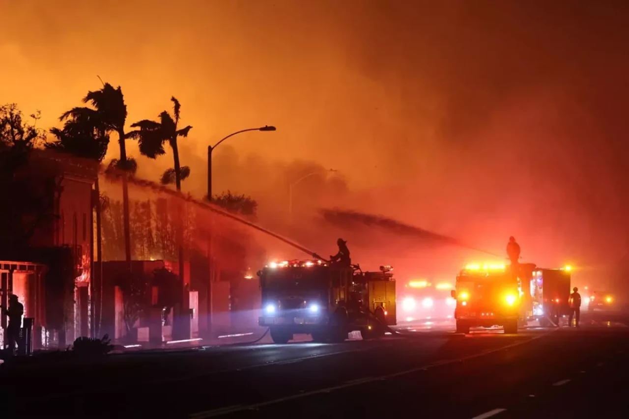 Los Angeles'ta milyar dolarlık yangın: Hangi Türk ünlülerin evleri zarar gördü?