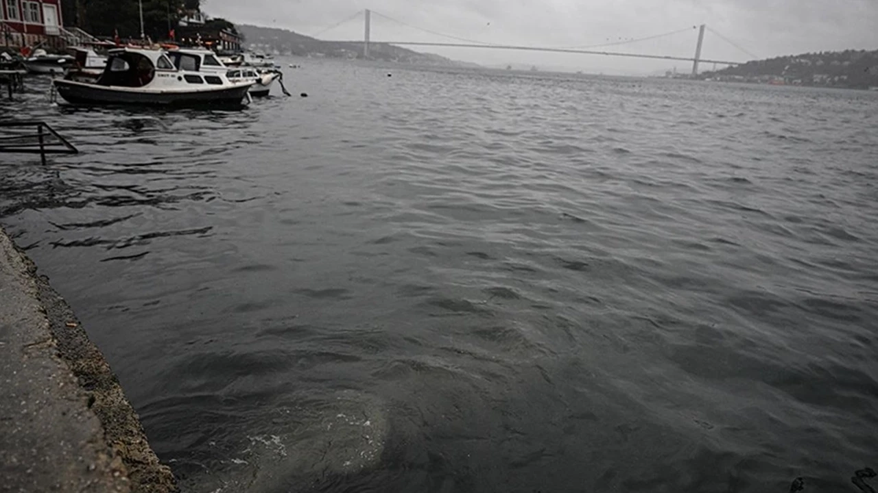 Üsküdar'da kanalizasyon suyu denize aktı, çevre kirliliği oluştu