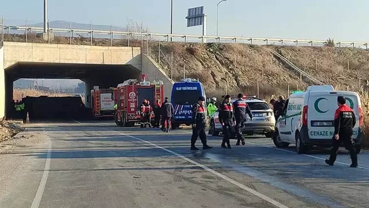 Denizli’de feci kaza: İşçileri taşıyan midibüs devrildi, 4 ölü