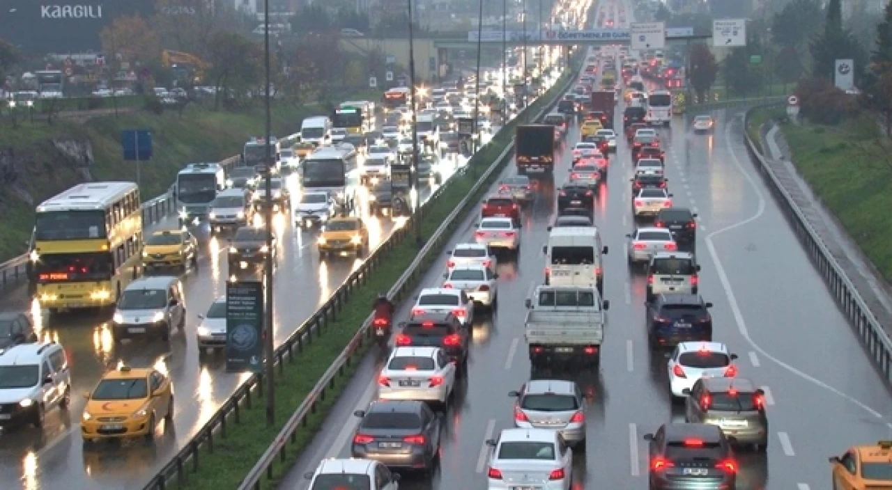 İstanbul, Ankara ve İzmir'de yol durumu belli oldu! Haftanın ilk işi gününde yola çıkanlar dikkat