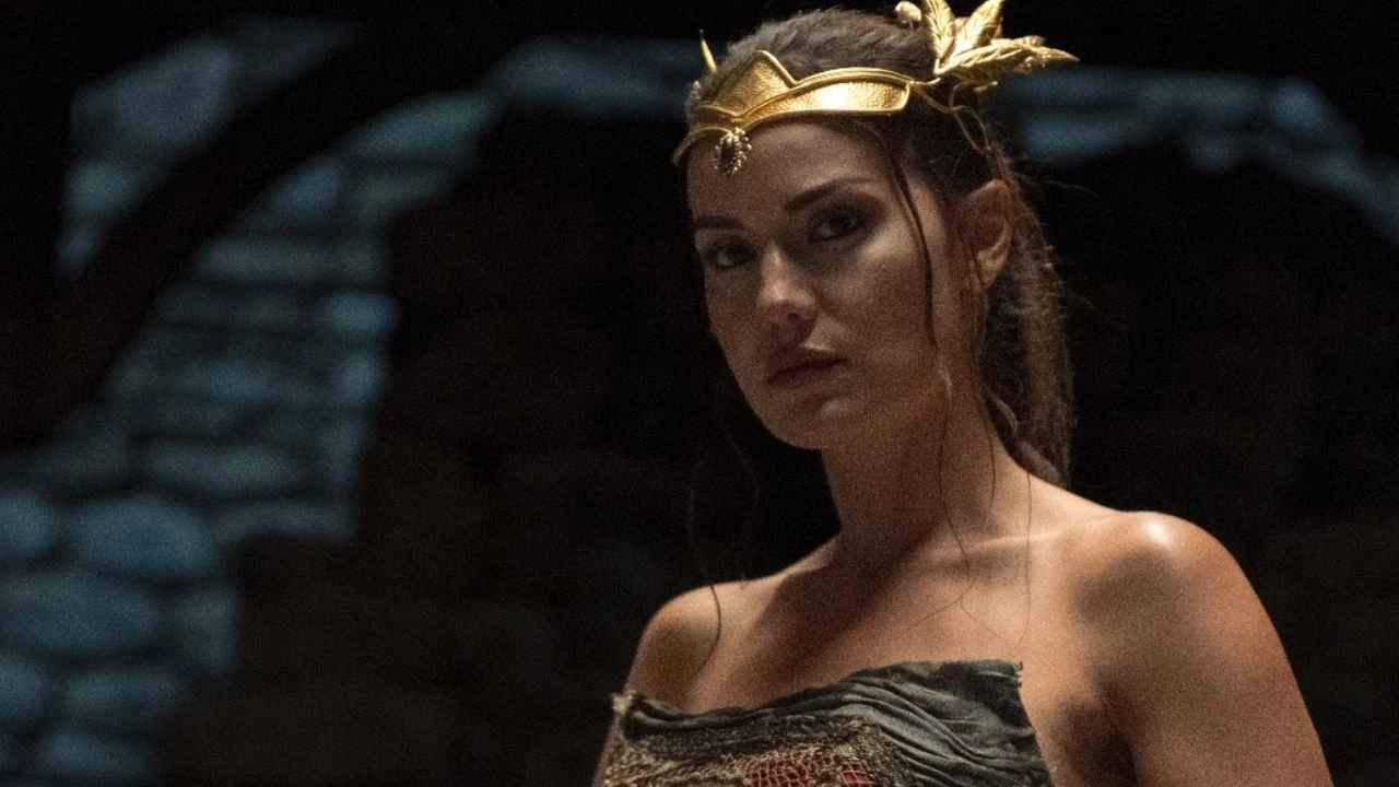 Fahriye Evcen'den yeni film! Amazon Kraliçesi oldu