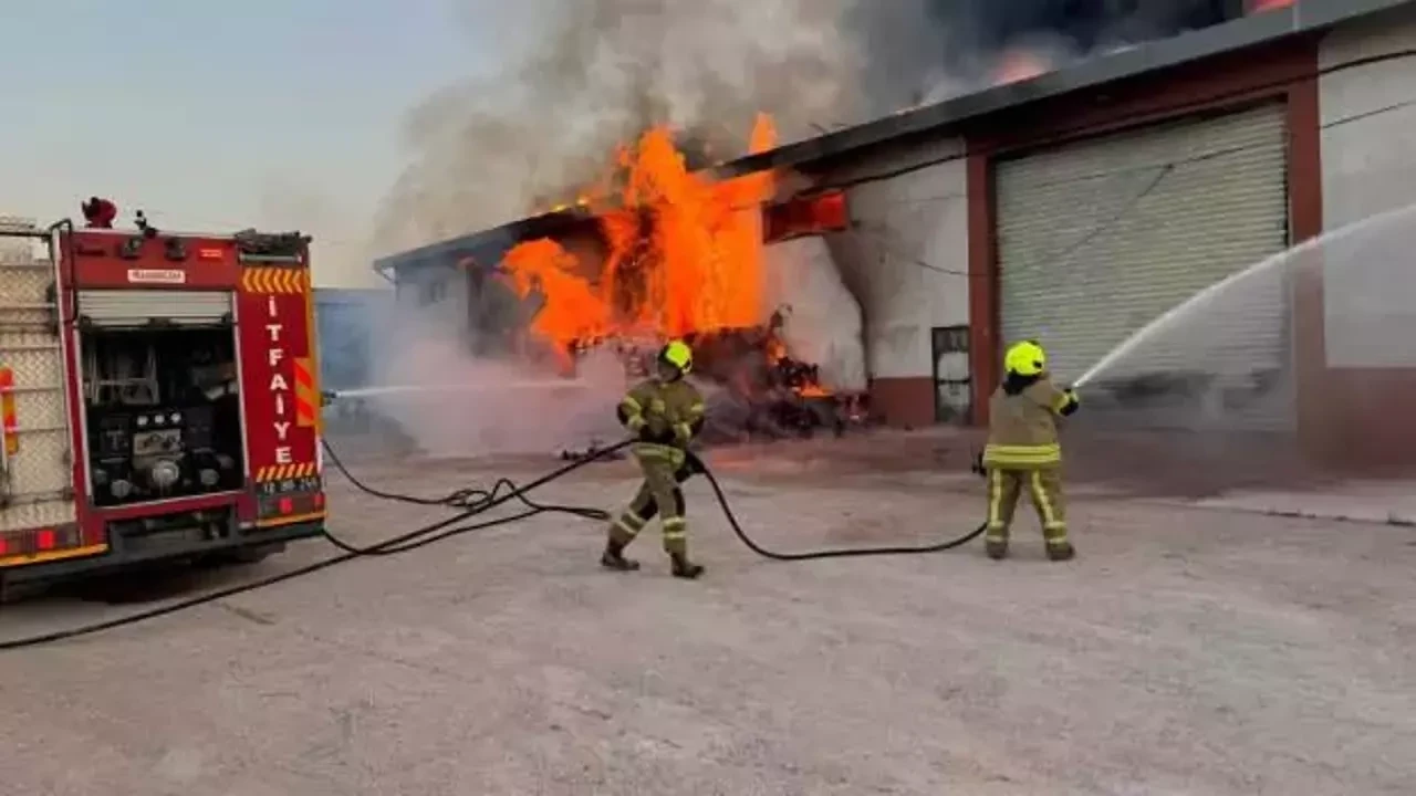 Bandırma'da korkutan yangın: 1 ölü,1 itfaiye eri yaralı