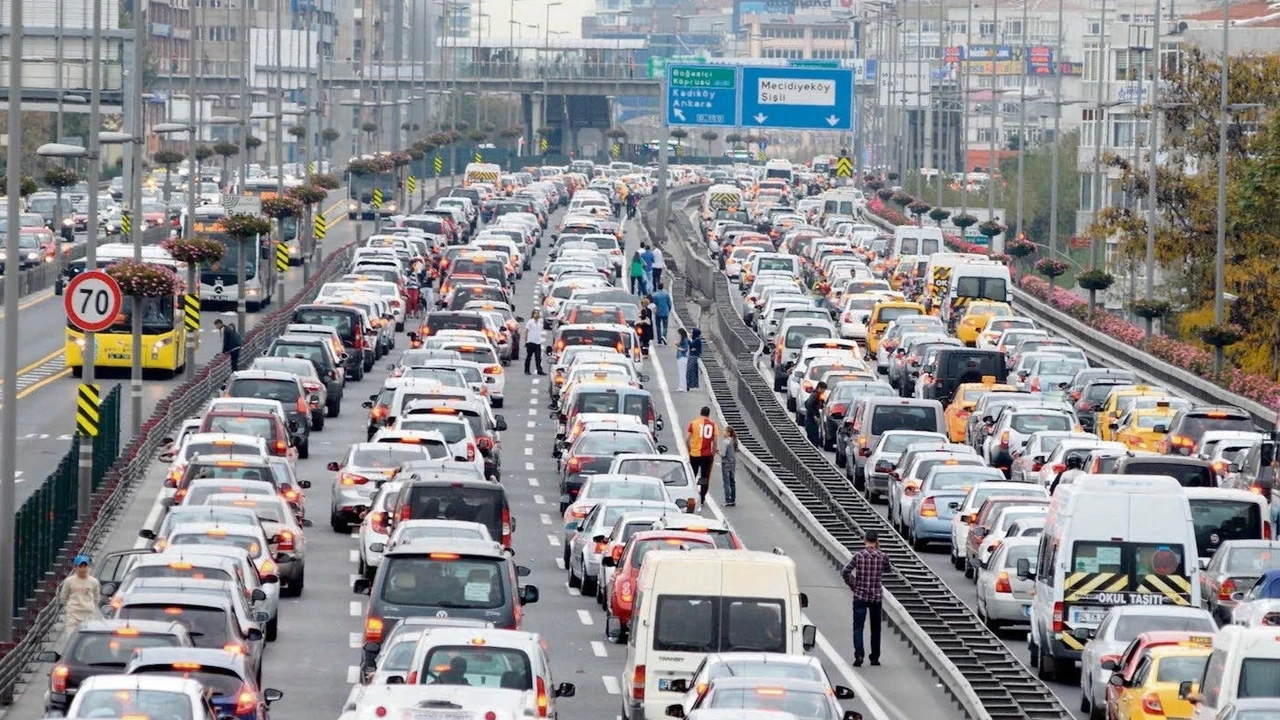 İstanbul, Ankara ve İzmir'de yola çıkanlar dikkat! Kara yollarındaki son durum belli oldu