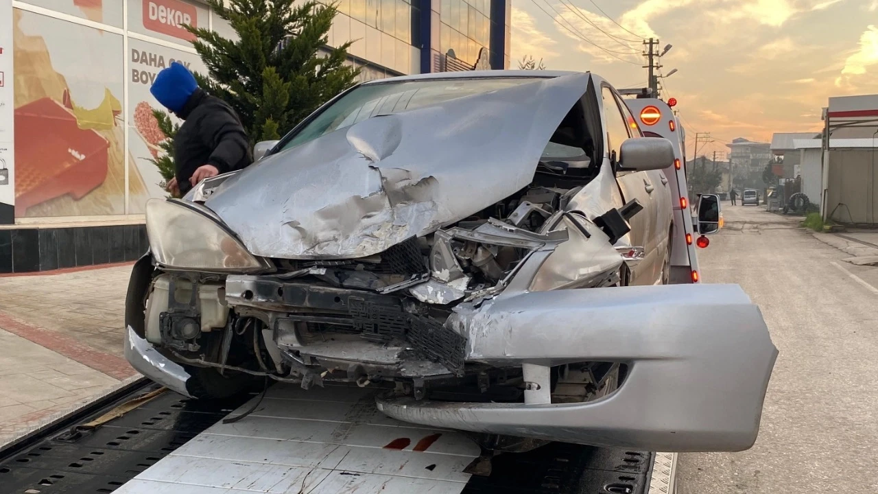 Kocaeli'de korkunç kaza! Otomobiller çarpıştı: 3 yaralı