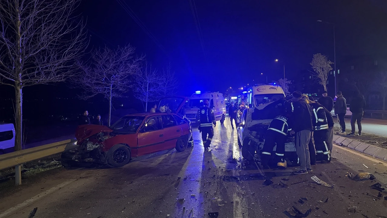 Kocaeli'de zincirleme trafik kazası: 4 yaralı