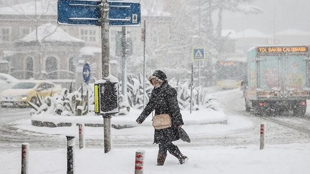 Meteoroloji İstanbul için tarih verdi: İstanbul'a kar ne zaman yağacak?