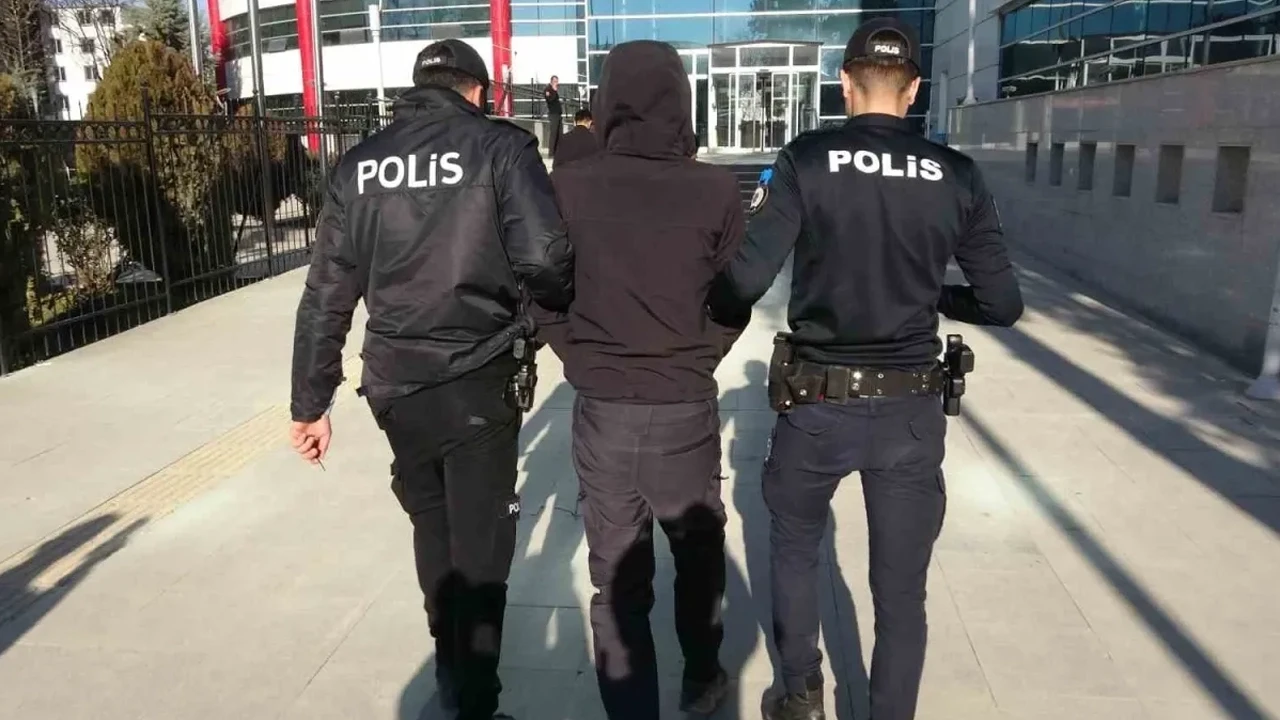 Samsun'da silahlı saldırı: Baba ve oğlunun hayati tehlikesi sürüyor!