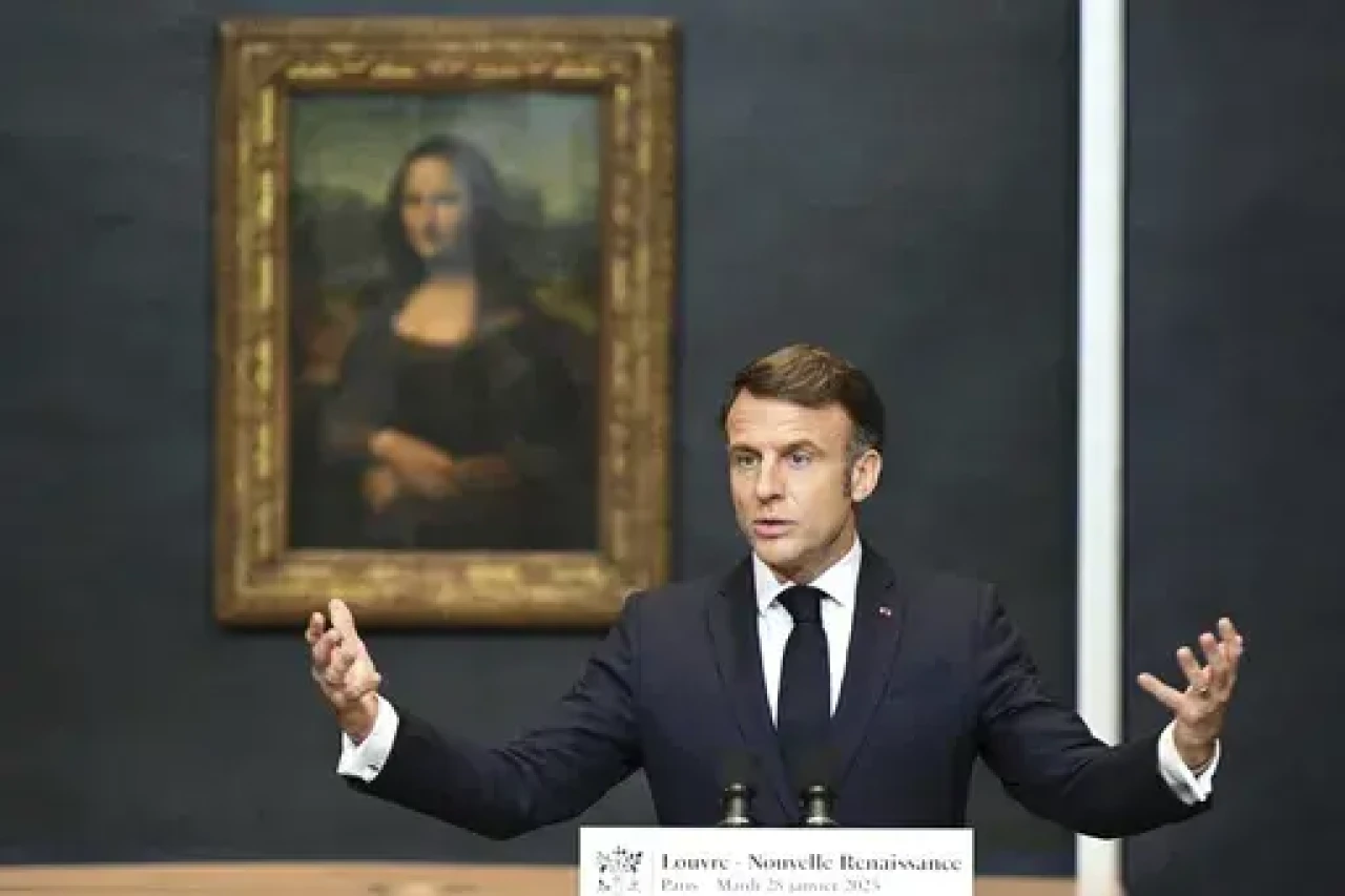 Macron’dan Louvre Müzesi için dev yatırım: Mona Lisa'nın özel odası olacak