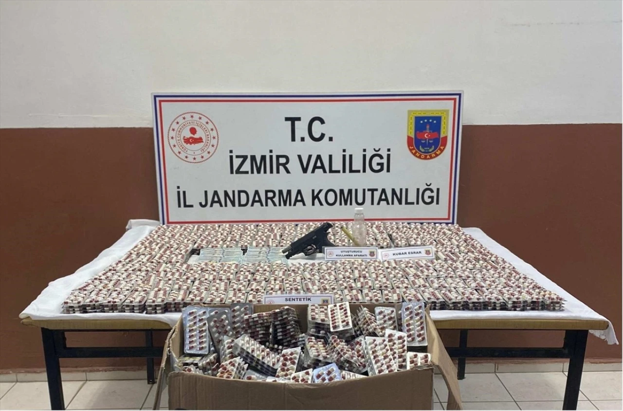 İzmir’de uyuşturucu operasyonu: 26 bin sentetik ecza ele geçirildi