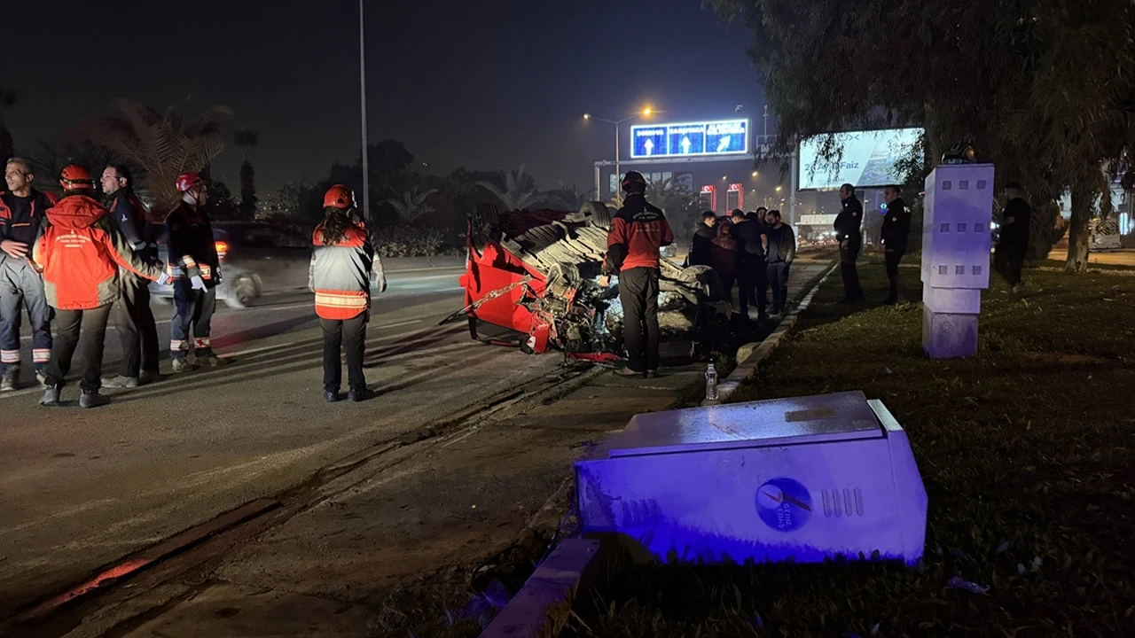 İzmir'de zincirleme trafik kazası: 2 kişi yaralandı