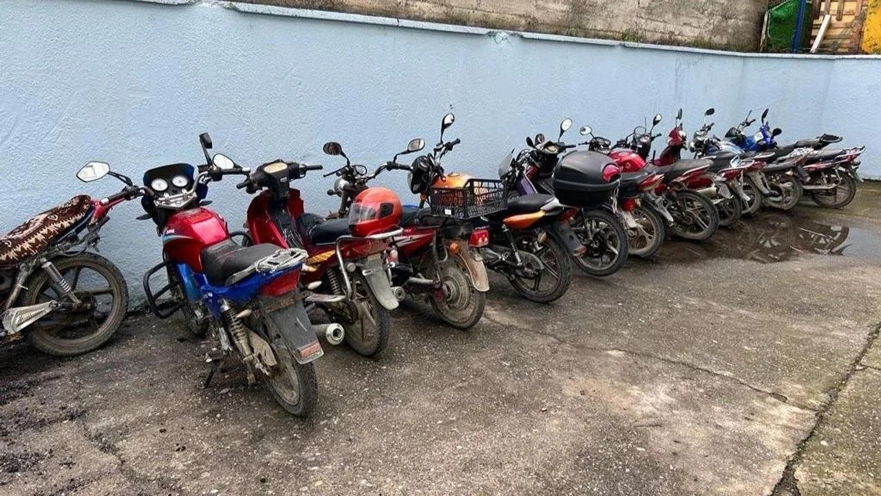 Sakarya’da yasaklı motosiklet yarışına sert müdahale: 20 motosiklet trafikten men edildi!