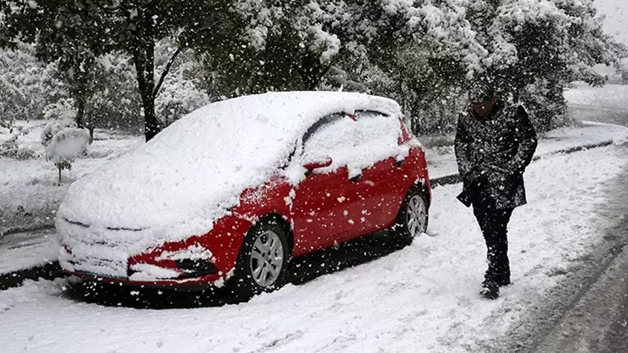 İstanbul'da kar yağışı ne kadar sürecek? Hafta sonu İstanbul'a kar yağacak mı?