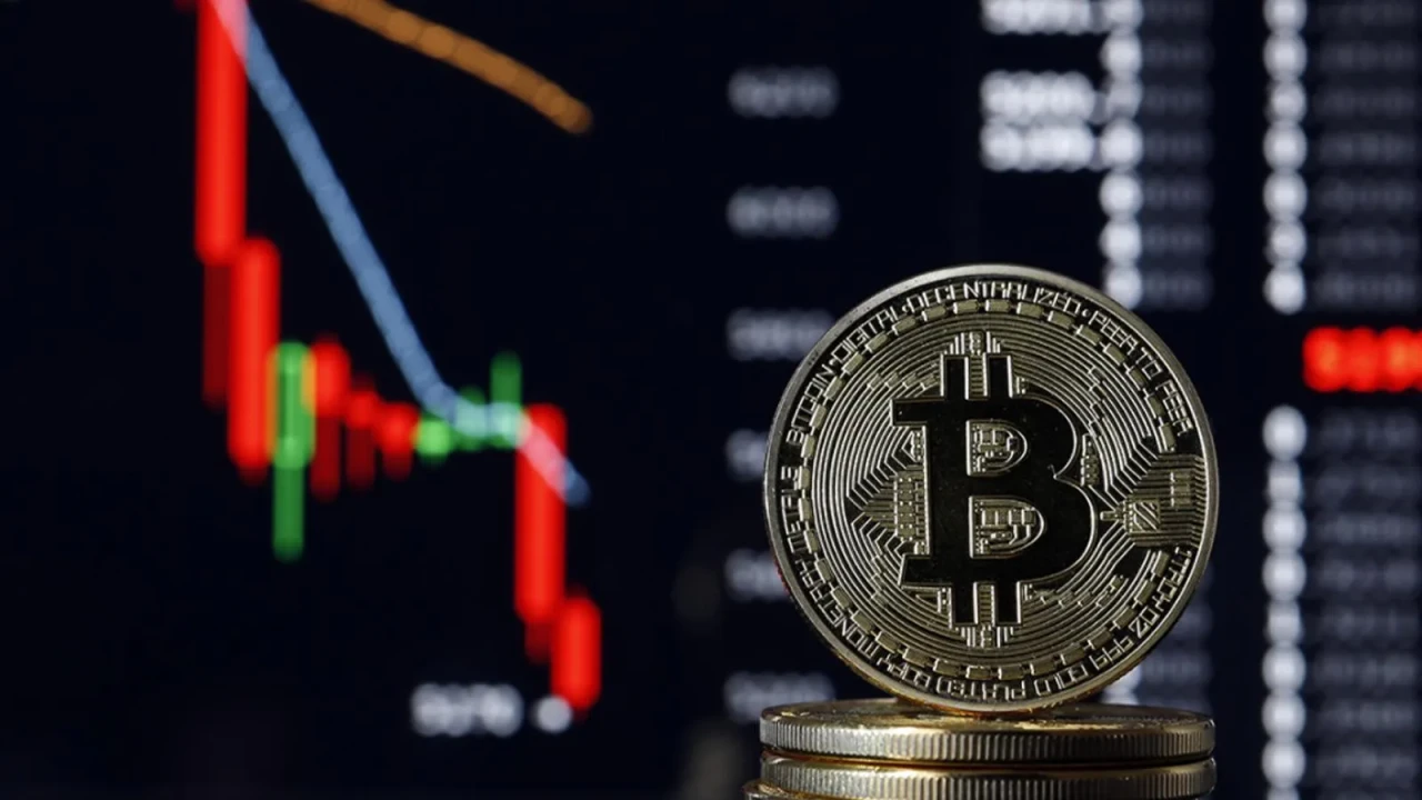 Bitcoin, tarihi zirvesinden yüzde 27 düşüş yaşadı