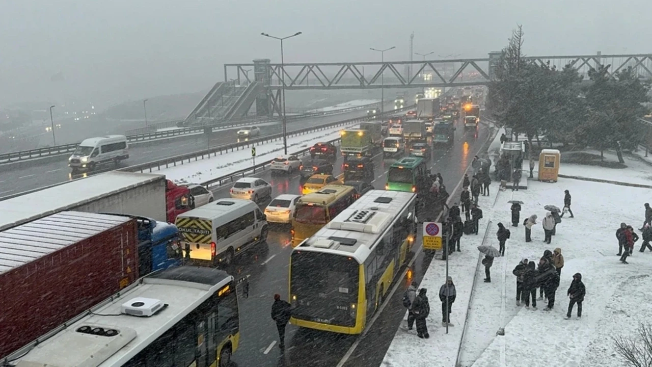 İstanbul trafiğine kar sakinliği damga vurdu