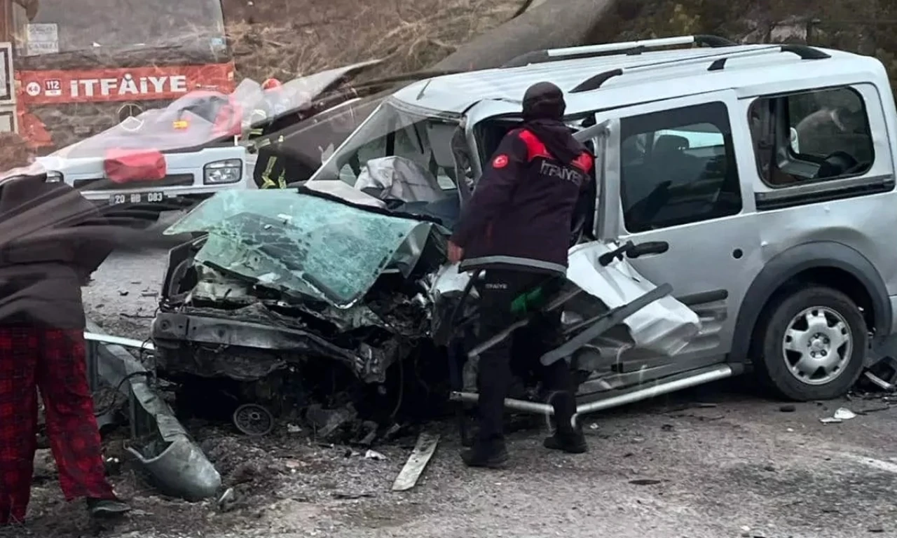 Denizli'de katliam gibi kaza: Otomobiller çarpıştı! Ölü ve yaralılar var