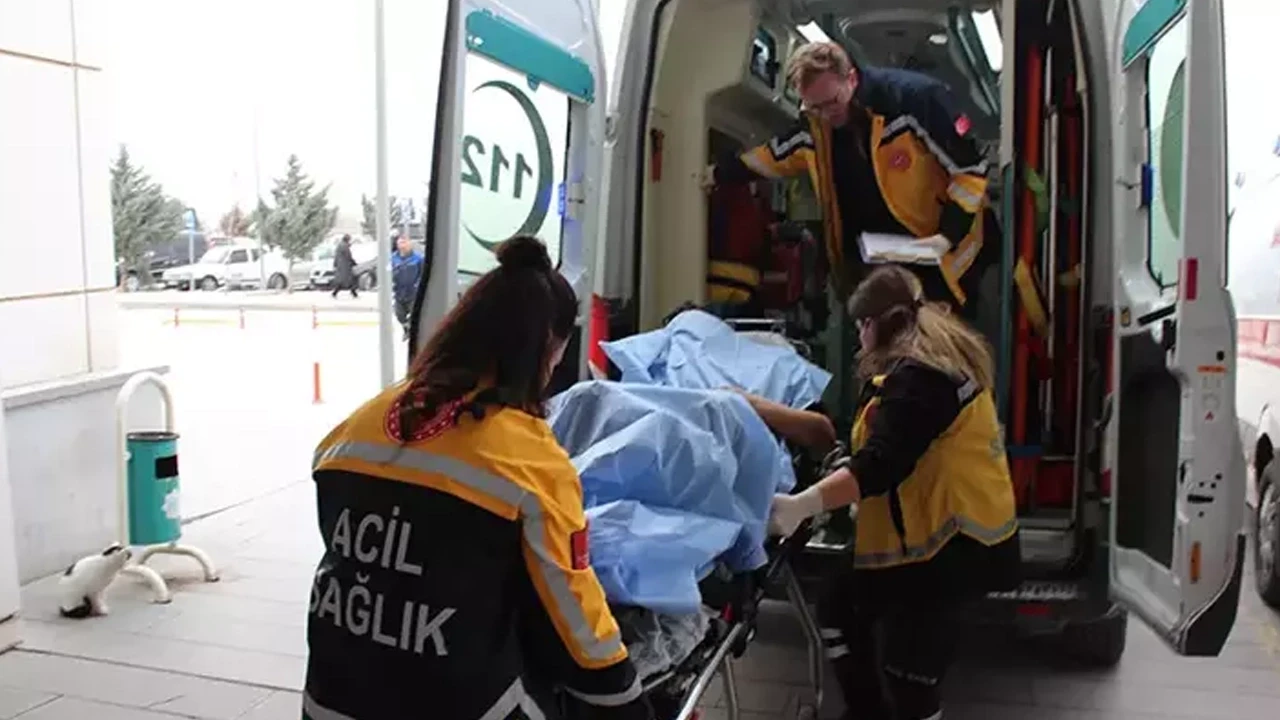 Aksaray'da kanlı kavga: Kardeşini ve yeğenini bıçaklayıp polise teslim oldu