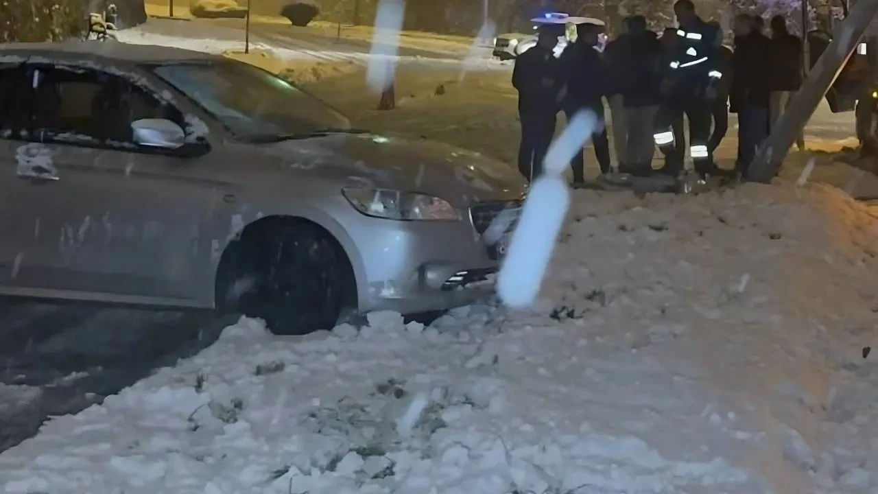 Şile'de kar, hayatı olumsuz etkiledi! Araçlar yolda kaldı