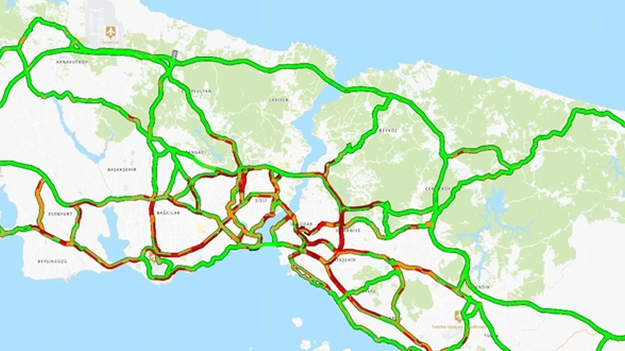 İstanbul'da trafik kilitlendi: Harita kırmızıya boyandı!