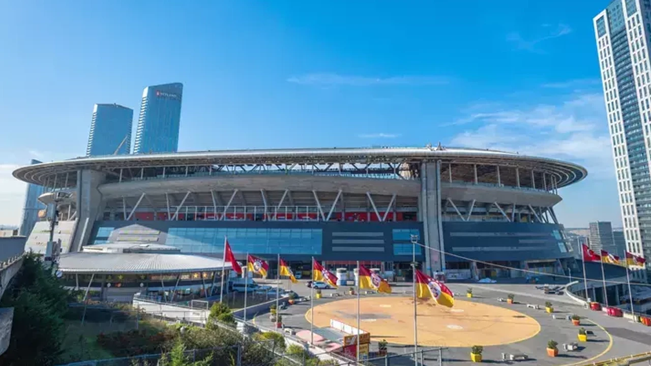 Rams Park’ın üzeri kapanıyor mu? Galatasaray Stadı üstü açılır, kapanır mı? AZ Alkmaar maçı öncesi gündeme geldi