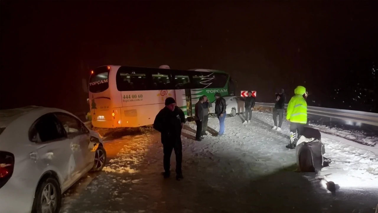 Amasya'da 4 araçlı zincirleme kaza: Çok sayıda yaralı var!