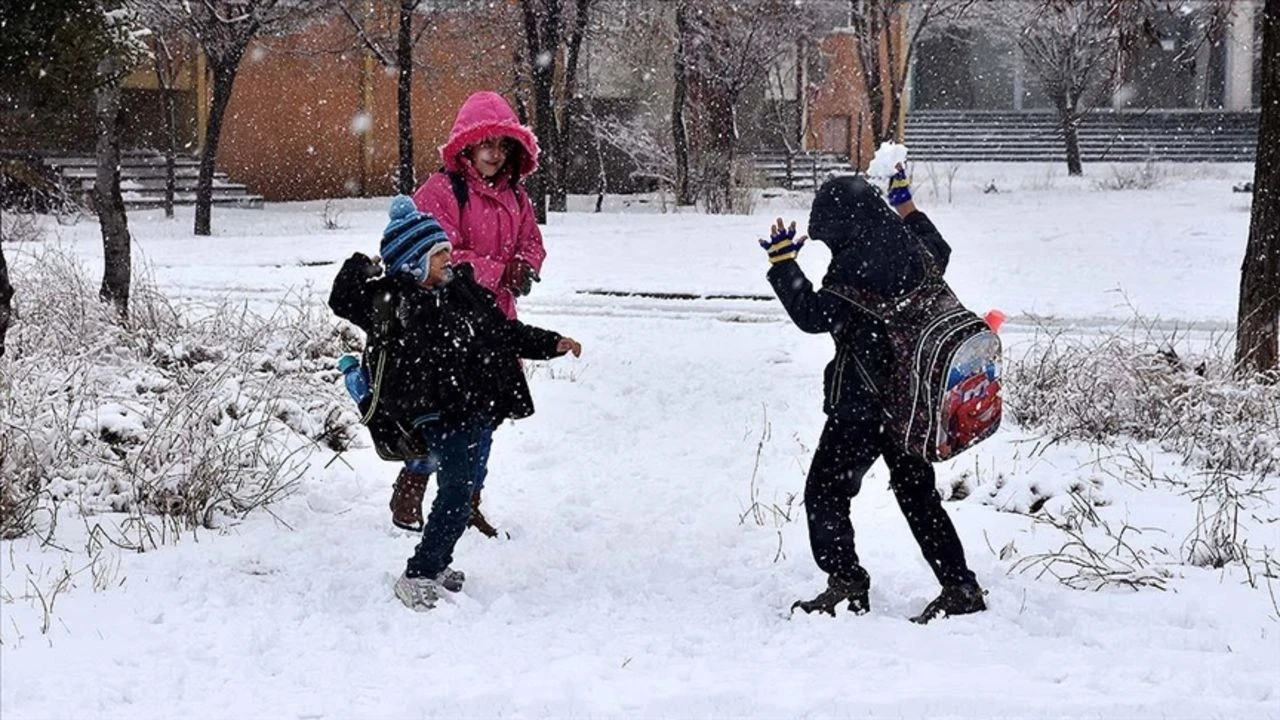 Yarın okullar tatil mi? 19 Şubat 2025 valilikten kar tatili açıklaması!