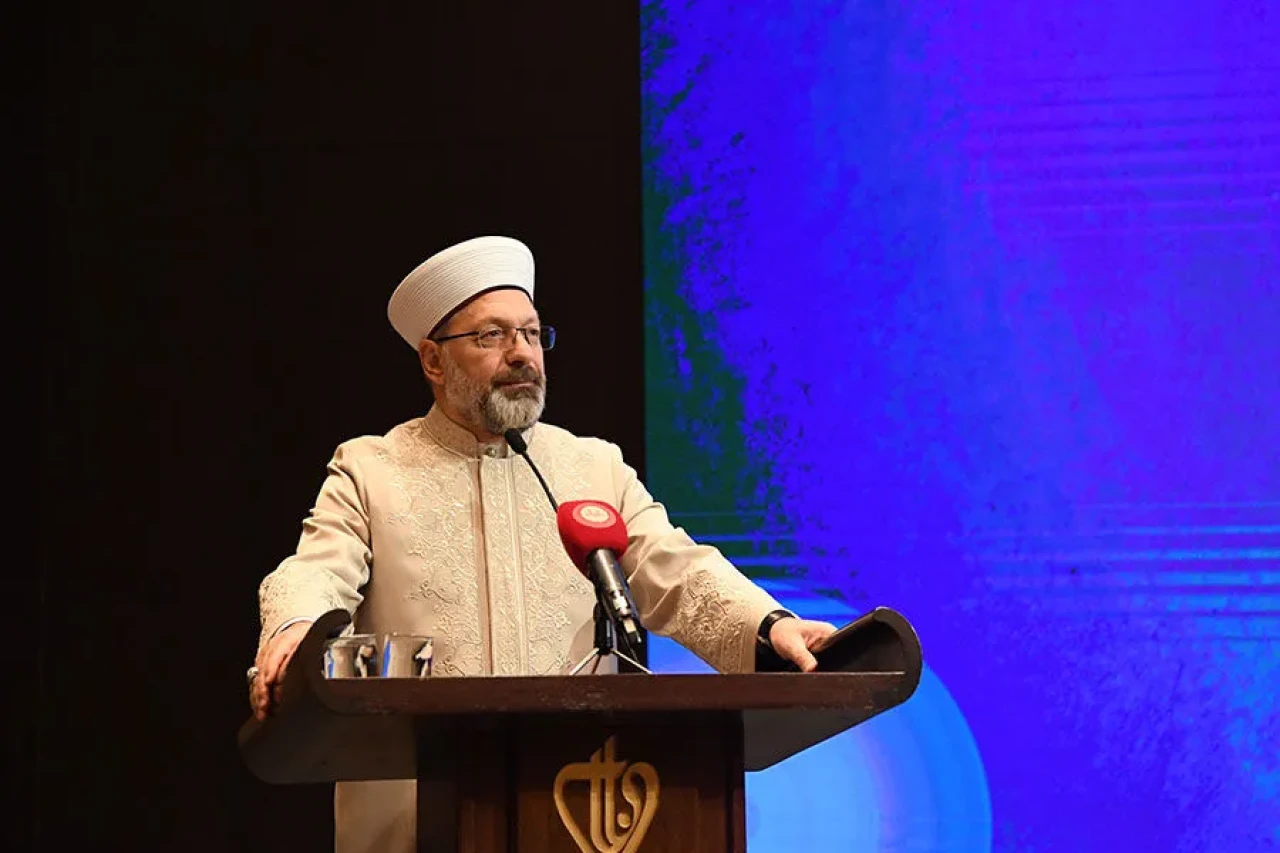 Diyanet İşleri Başkanı Erbaş: Deprem bölgesinde iftar sofrası kurulacak