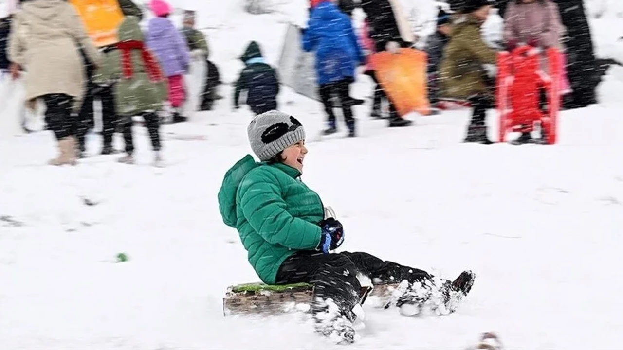 Yarın okullar tatil mi? 14 Şubat kar tatili olan iller