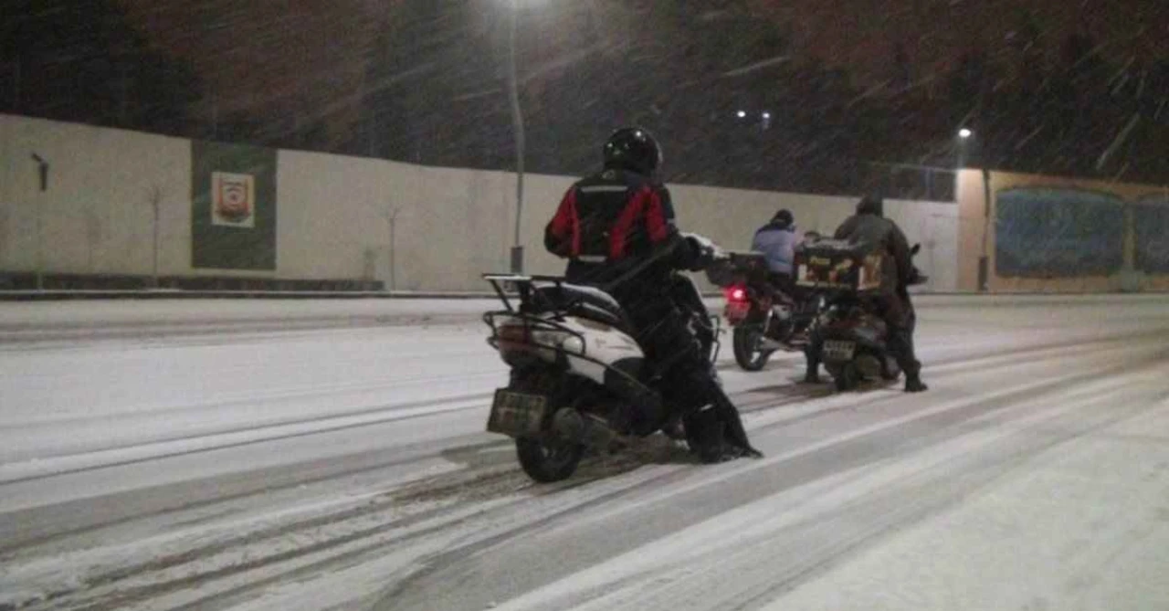 Kocaeli’de kar engeli: Motosiklet ve scooter’lara trafik yasağı!