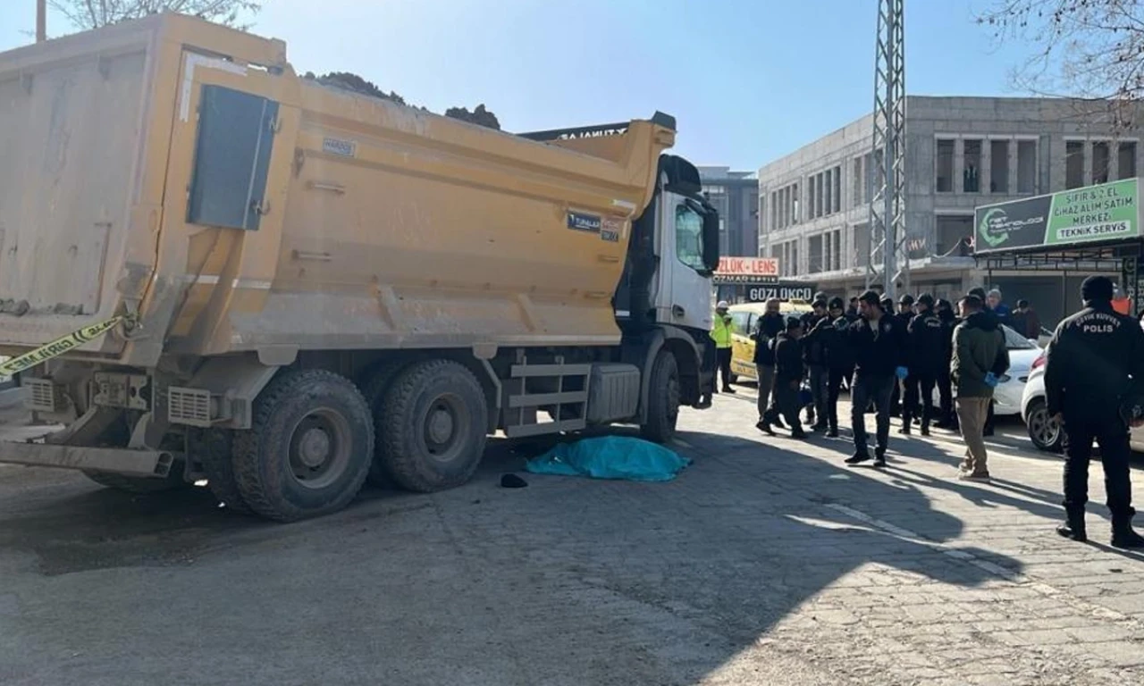 Kahramanmaraş'ta feci kaza: Kamyonun altında kalan yaşlı adam hayatını kaybetti!