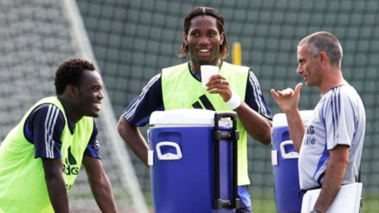 Drogba ve Essien’den Mourinho’ya destek: O ırkçı değil