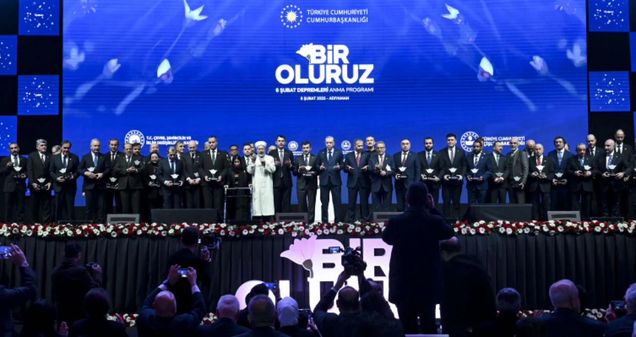 Cumhurbaşkanı Erdoğan, "asrın birliği"ne katkı sağlayanları ödüllendirdi