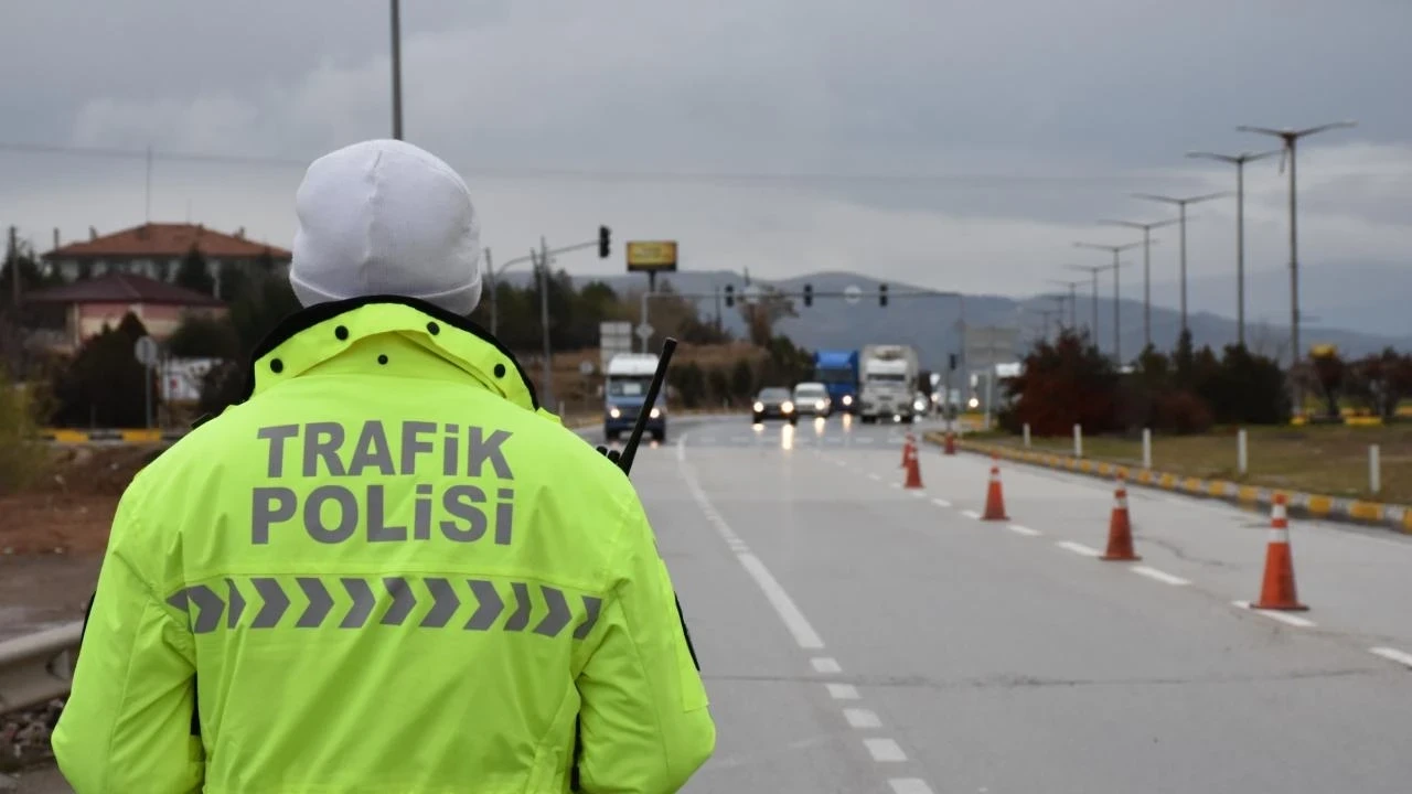 Milletvekillerine ömür boyu trafik cezası muafiyeti geldi! Sabahat Akkiraz tepki gösterdi