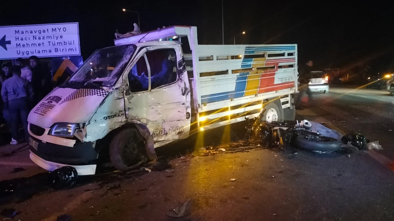 Antalya'da trafik kazası: 1 ölü, 2 yaralı