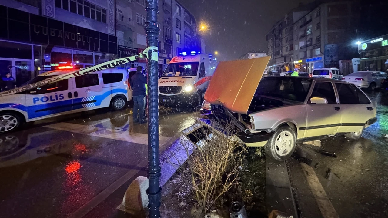 Alkollü sürücü, polis aracında kendini vurdu