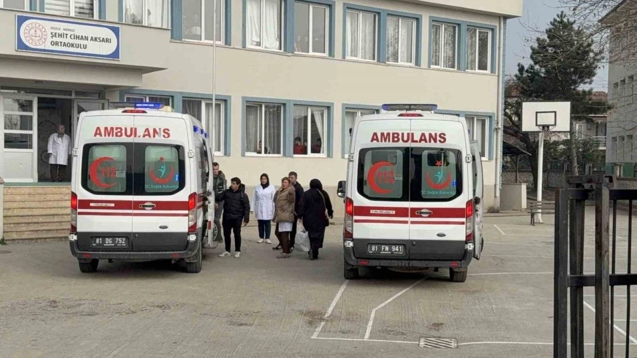 Aynı marketten aldıkları çiğ köfteden yiyen 5 öğrenci hastaneye kaldırıldı