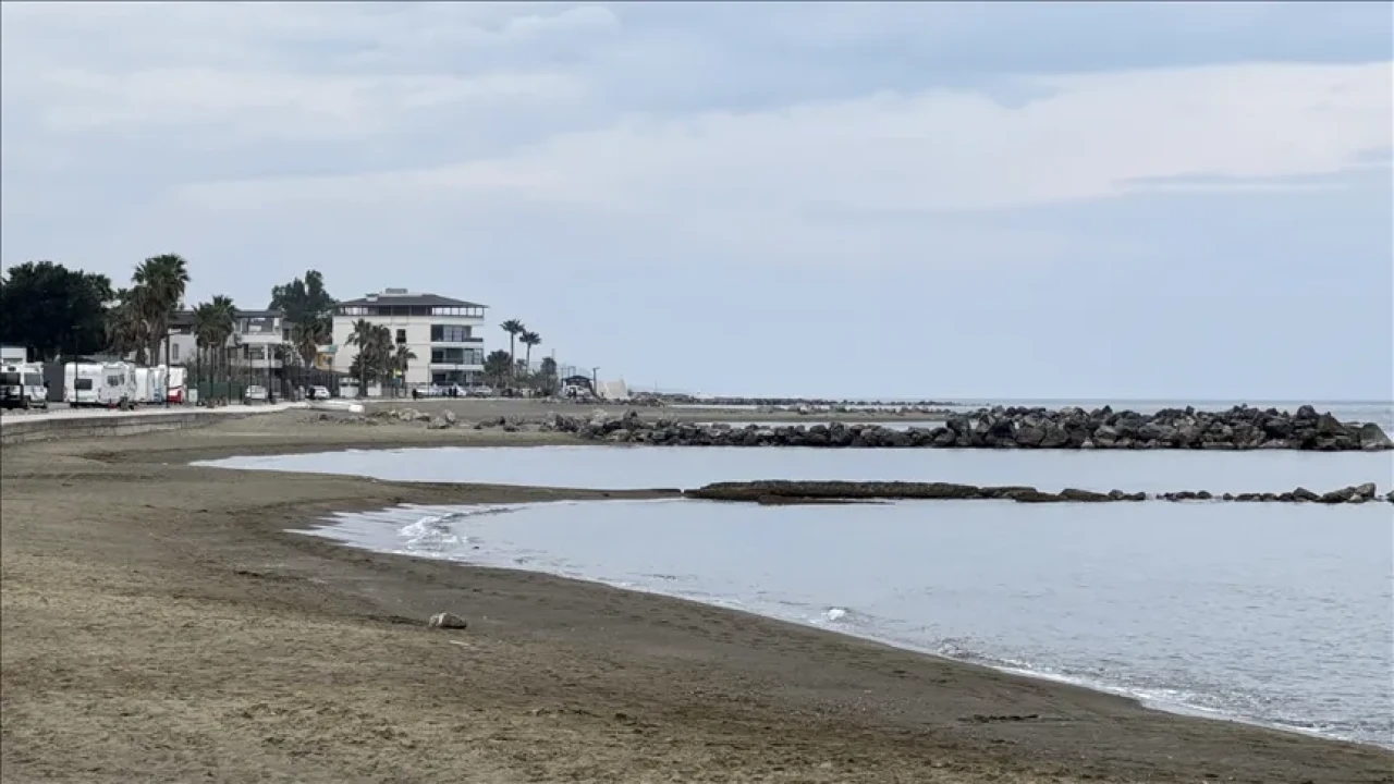 Hatay’da ilginç olay: Deniz suyu çekildi