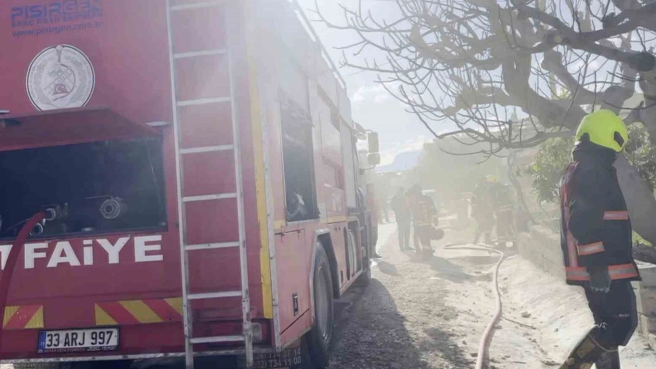 Mersin'de iki katlı evde korkutan yangın!