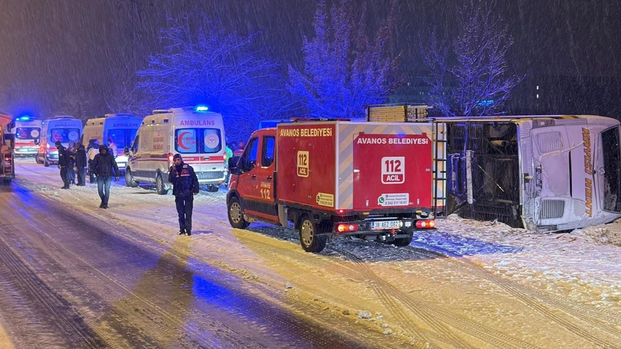 Nevşehir'de yolcu otobüsü devrildi: 5 yaralı